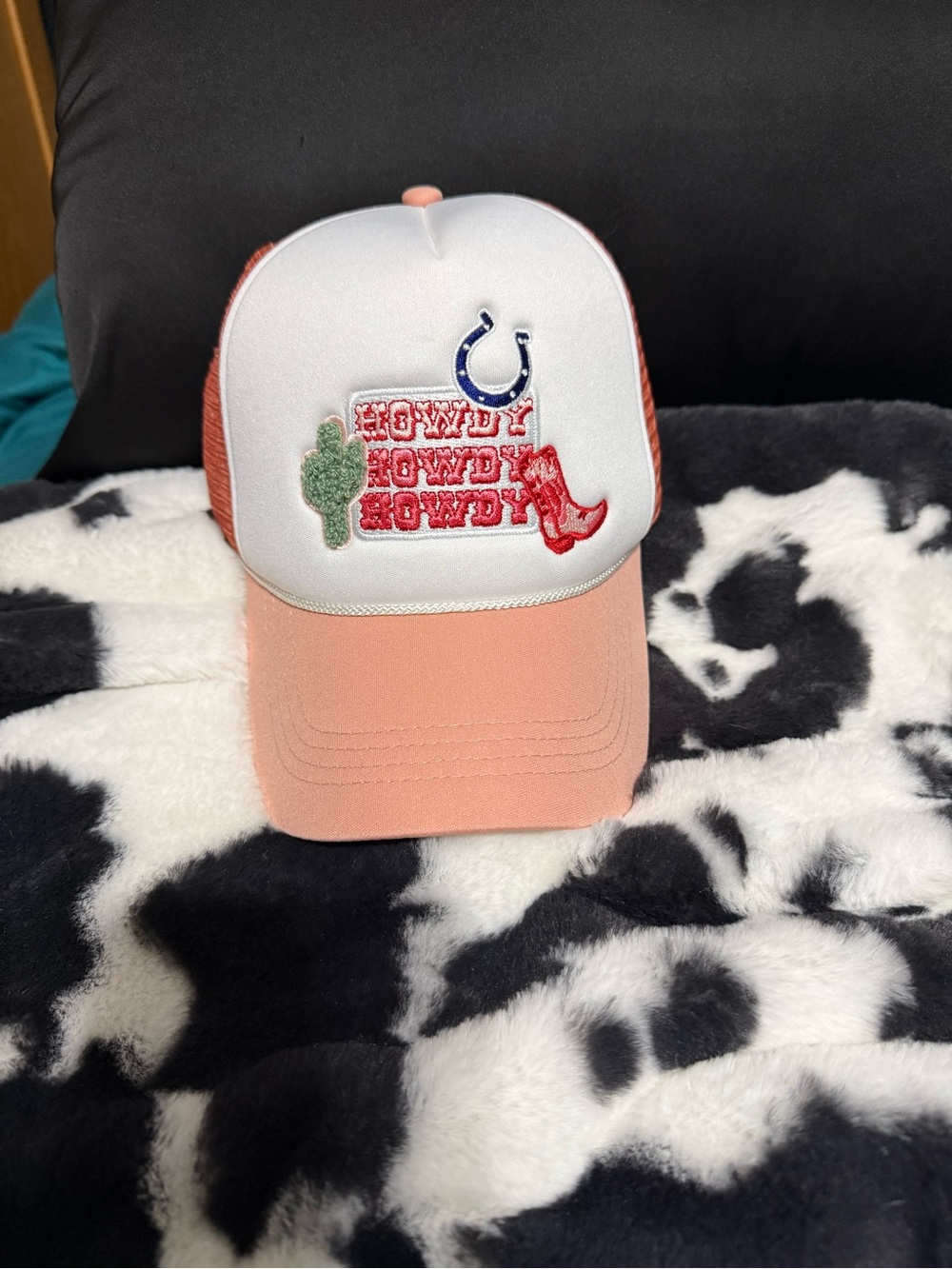 Buckle Pink and White 'Howdy' Truckers Hat